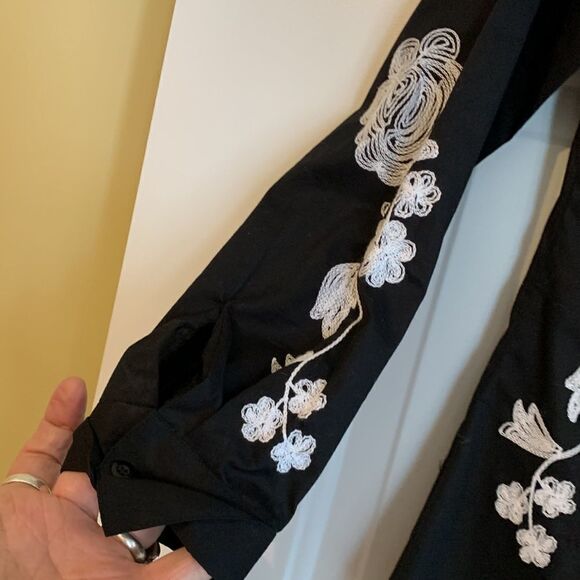 Michael Edwards size small long sleeve designer blouse w/embroidery detail. - Picture 4 of 8